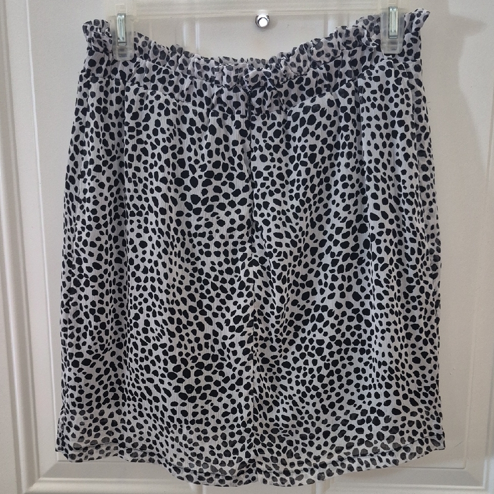 Elegant Black and White Women's Mini Skirt. - Picture 5 of 5